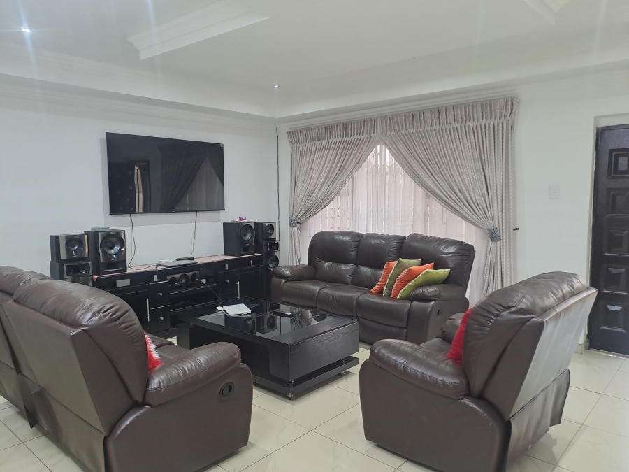 To Let 4 Bedroom Property for Rent in Vaalpark Free State